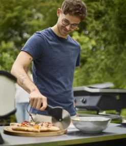 Cozze Pizzaschneidebrett mit Griff, ca. Ø35/H2 cm