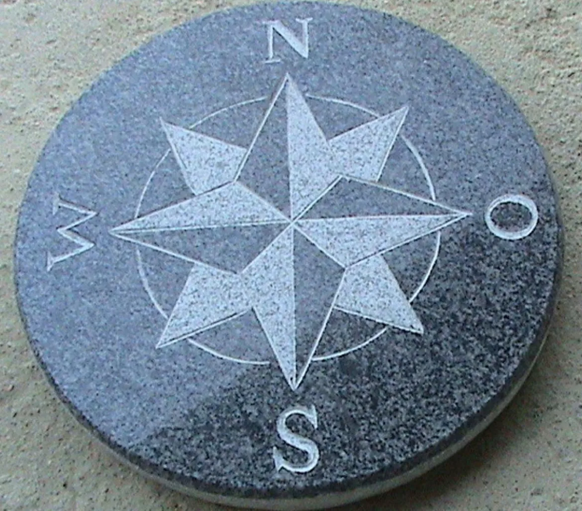 Dehner Granit-Kompassstein, schwarz/grau, ca. Ø40/4 cm