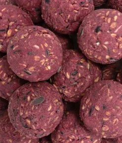 Dehner Natura Premium Wildvogelfutter Vital-Meisenknödel, Landlust Kollektion, im Eimer, ohne Netz, 30 Stk.