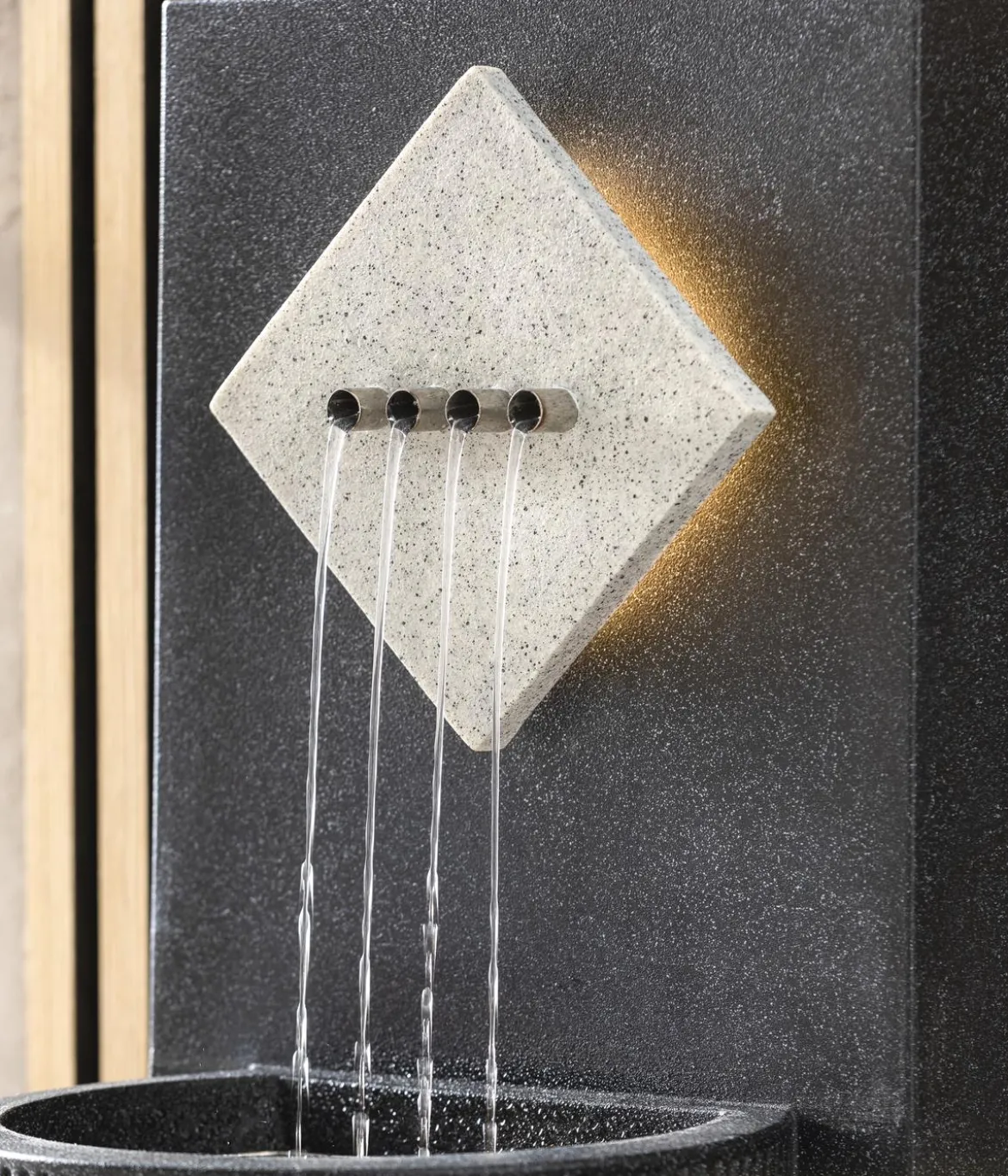 Dehner Polyethylen-Gartenbrunnen Triton, solarfähig, ca. H96,5 cm