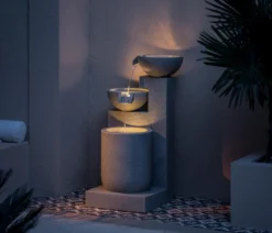Dehner Polyresin-Gartenbrunnen Samson, solarfähig, ca. H100 cm