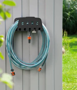 GARDENA Wandhalterung mit Schlauch 13 mm (1/2''), ca. B33/H33/T11 cm