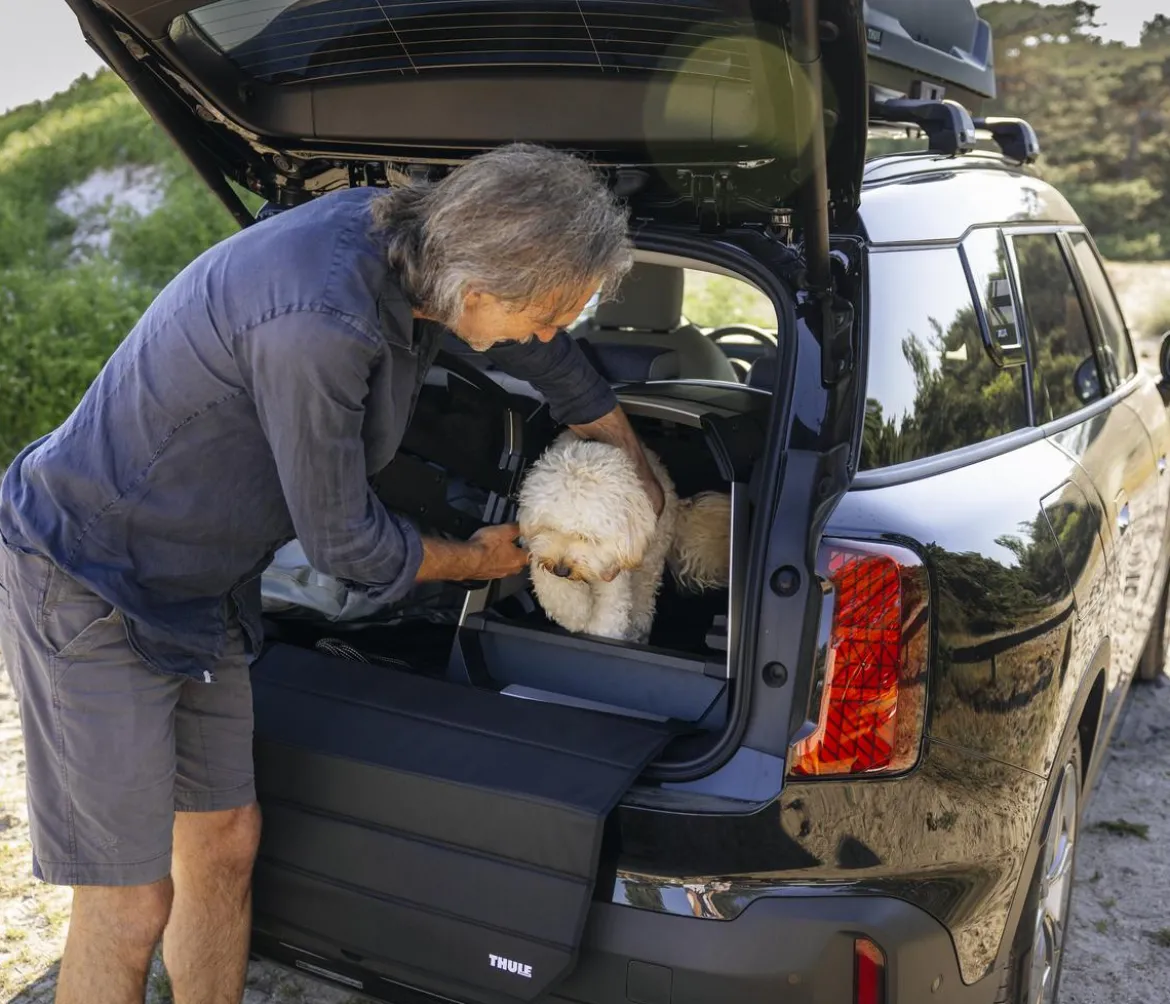 THULE® Allax threshold compatible M Hundetransportbox für Fahrzeuge mit Ladekante, ca. B65/H65/T82-90 cm