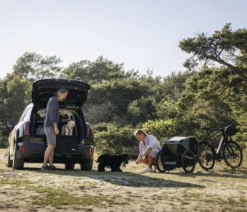 THULE® Allax threshold compatible M Compact Hundetransportbox für Fahrzeuge mit Ladekante, ca. B65/H65/T77-82 cm