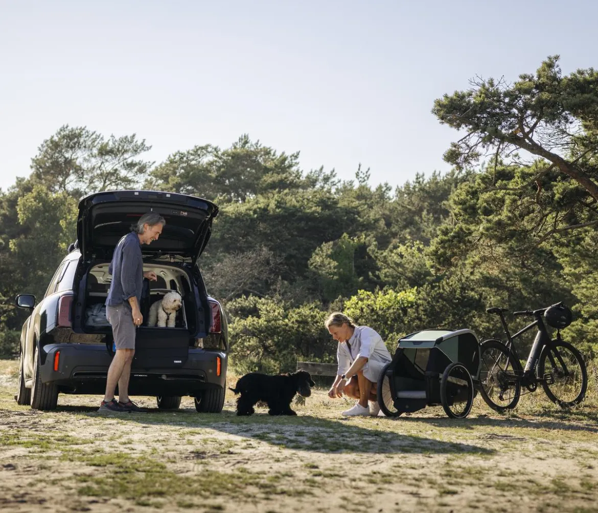 THULE® Allax threshold compatible L Compact Hundetransportbox für Fahrzeuge mit Ladekante, ca. B69/H70/T87-93 cm